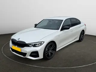 BMW 3-serie 320i xDrive M Sport Edition- Display Key, Stuur/Stoelverwarming,Sfeerverlichting, M Perf