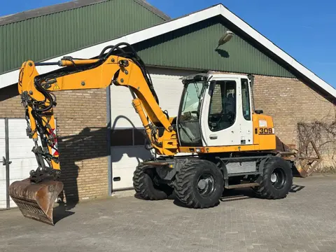 Liebherr A309 (bj 2008)