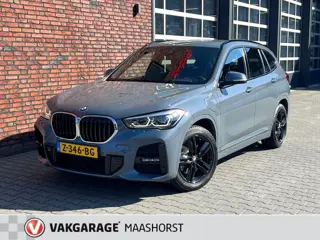 BMW X1 XDrive25e High Executive M-Pakket Automaat/ParkeerSensoren/LED/DAB/Navi/Clima/Airco/Cruise/Bl
