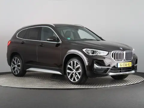 BMW X1 sDrive20i VDL Nedcar Edition (Afn. Trekhaak / Camera / Navi Pro / Head Up / 19'')