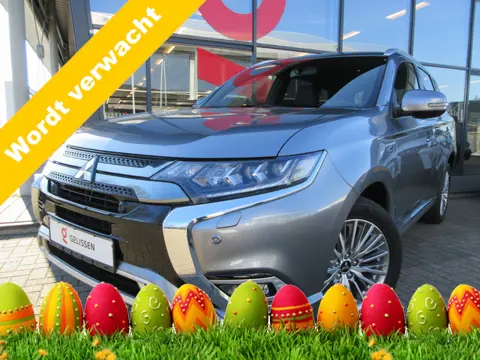 Mitsubishi Outlander 2.4 PHEV Instyle Edition 240 PK AUTOMAAT | 4WD | TREKHAAK | DEALER ONDERHOUDEN 