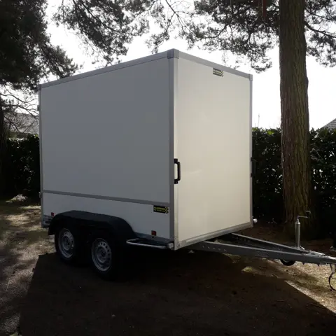 gesloten aanhangwagen