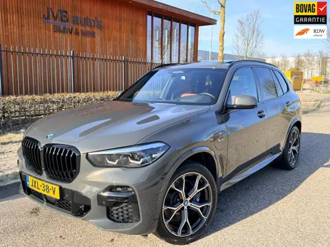BMW X5 XDrive45e M-sport, SoH 94% individual comfortstoelen, pano, trekhaak, H&K