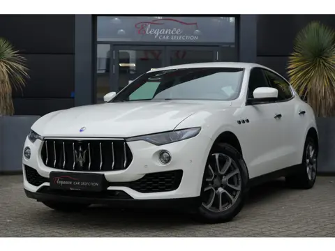 Maserati Levante 3.0 V6 S AWD GranLusso 430pk Stoelverwarming/Luchtvering/Navigatie