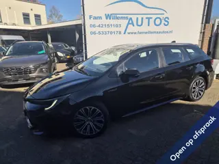 Toyota Corolla Touring Sports 1.8 Hybrid Bus Intro