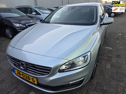 Volvo S60 2.0 T3 Momentum rijdt super