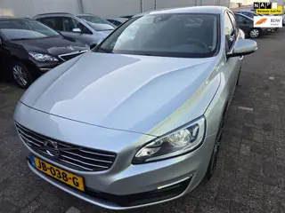 Volvo S60 2.0 T3 Momentum rijdt super