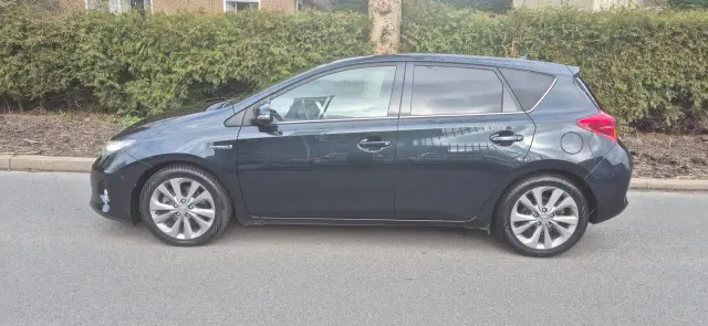 TOYOTA AURIS 1.8 Hybrid Lease Pro*automaat*trekhaak*panorama*ECC*NAP*