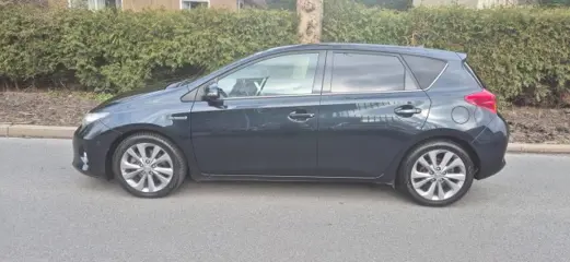 TOYOTA AURIS 1.8 Hybrid Lease Pro*automaat*trekhaak*panorama*ECC*NAP*