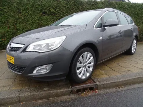 OPEL ASTRA 1.4 COSMO-Navi-Cruise-Trkh-Pdc-Lmv-Verw stln