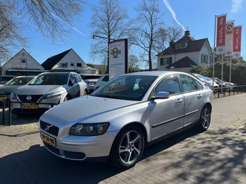 VOLVO S40 2.4 AUTOMAAT 5-CILINDER / AIRCO / CRUISE CTR. / TREKHAAK / 17'' LM-VELGEN