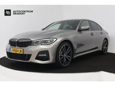 BMW 3-serie 330e eDrive Edition M Sport (HARMAN/KARDON, M-PAKKET, STOELVERWAMRING, DEALER ONDERHOUDE