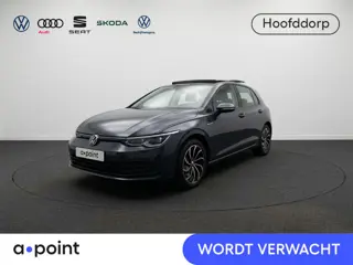 Volkswagen Golf 1.5 TSI Life 150 pk | Navigatie | Panoramadak | Trekhaak (afneembaar) | Parkeersenso