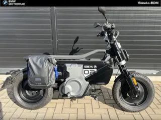 BMW CE 02 Cosmic black (bj 2025, automaat)