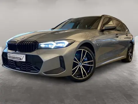 BMW 3 Serie Touring 330e M-SPORT (LCi) ** LED, NAVI+, HuD, ACC, H&K SOUND, 19-inch LMV, M-REMMEN ** 