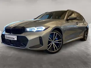 BMW 3 Serie Touring 330e M-SPORT (LCi) ** LED, NAVI+, HuD, ACC, H&K SOUND, 19-inch LMV, M-REMMEN ** 
