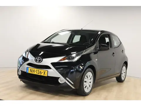 Toyota Aygo 1.0 VVT-i x-play | Cruise | Camera | Airco