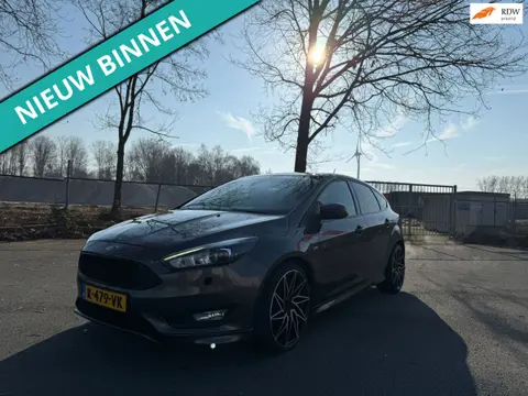 Ford FOCUS ST-LINE SUPER DIK RIJDT EN SCHAKELT GOED