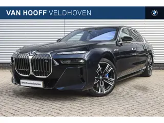 BMW 7 Serie M760e xDrive High Executive Automaat / Panoramadak Sky Lounge / Massagefunctie / Parking