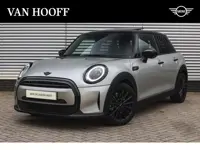 MINI Hatchback Cooper Classic Automaat / Panoramadak / Sportstoelen / Achteruitrijcamera / Comfort A