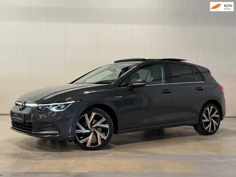 Volkswagen Golf 2.0 TDI | PANO | LED | CAMERA | MEMORY SEATS | CARPLAY | IQ DRIVE