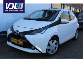 Toyota Aygo 1.0 VVT-i x-play Airco I Elek ramen I Bluetooth I Parkeercamera
