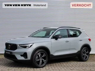 Volvo XC40 2.0 B4 Plus Dark Automaat / Harman Kardon audio / Trekhaak / Elektr. bed. stoelen / Verwa