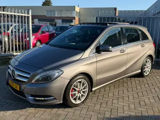 Mercedes-Benz B-klasse 180 Ambition HOGE INSTAP! PANORAMA l LEER l XENON l NAVI l AIRCO l PDC l LED!
