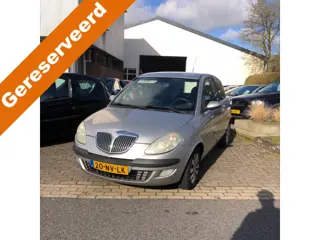 Lancia Ypsilon 1.4-16V Argento Goed rijdende Lancia Ypsilon met een keurig nette kilometerstand, Nie