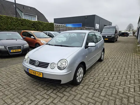 Volkswagen Polo 1.4-16V Highline (bj 2003, automaat)