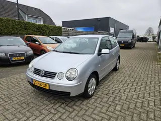 Volkswagen Polo 1.4-16V Highline (bj 2003, automaat)