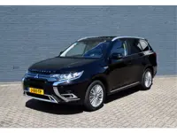 Mitsubishi Outlander 2.4 PHEV Intense+ Trekhaak Leer / Alcantara Schuif-kanteldak
