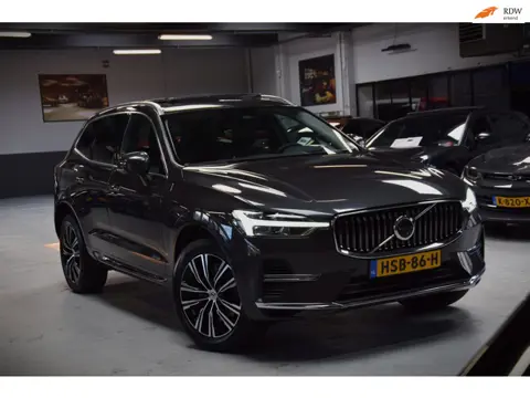 Volvo XC60 2.0 T6 Plug-in hybrid AWD Panoramadak|HUD|ACC|Dealer onderhouden|