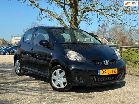 Toyota Aygo 1.0-12V Comfort | Nieuwe apk + 5-DRS + Airco Nu € 2.450,-!!!