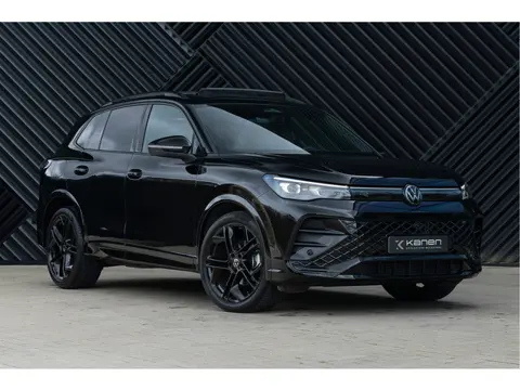 Volkswagen Tiguan 1.5 eTSI R-Line ACC Pano IQ Light Massage 360 Ambient Winterpakket