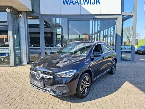MERCEDES-BENZ GLA-KLASSE 200 LUXURY LINE AUTOMAAT NAVI LMV PDC-CAMERA 