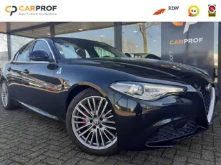 Alfa Romeo Giulia 2.0T Super / VELOCE INT. / XENON / NAVI / TREKH.