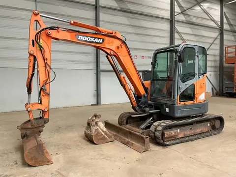 Doosan DX 60 R (bj 2011)