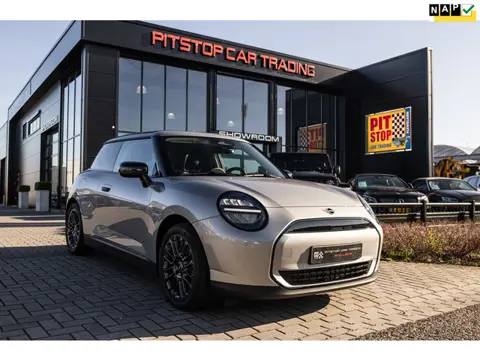 Mini Mini Cooper E Essential 40.7 kWh NL Auto, Camera, PDC voor & Achter, SOH 98%