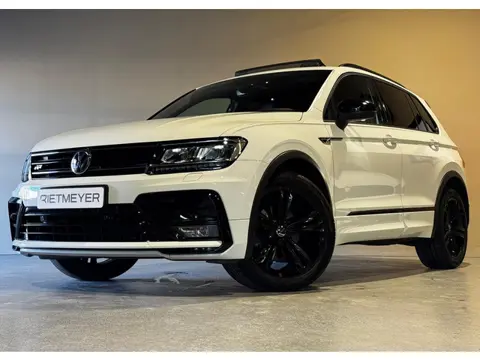 Volkswagen Tiguan 1.5 TSI ACT Highline Business R |Pano |Sfeer |Stoelverw. |Elektr. trekhaak