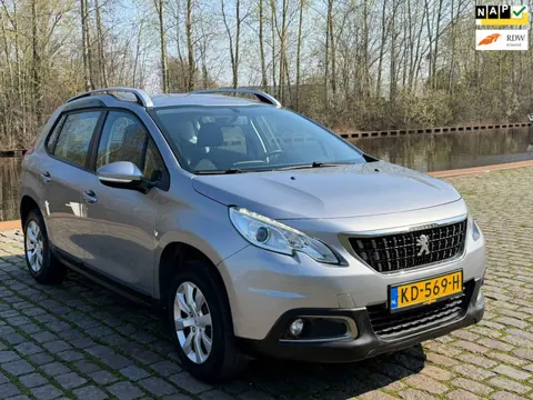 Peugeot 2008 1.2 PureTech Blue Lion Dealer onderhouden trekhaak navigatie airco cruis control cv op 