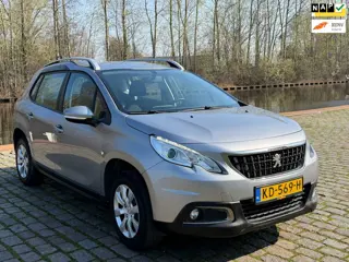 Peugeot 2008 1.2 PureTech Blue Lion Dealer onderhouden trekhaak navigatie airco cruis control cv op 