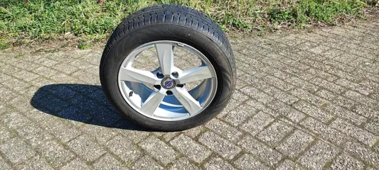 Set van 4 lichtmetalen velgen voor Volvo V40