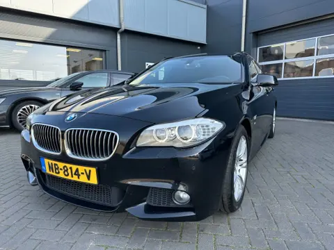 BMW 5-SERIE met nieuwe APK! Trekhaak, PDC, airco, navigatie, cruise control, met M-pakket
