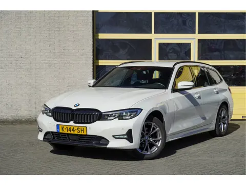 BMW 3 Serie Touring 318i Automaat! High Executive Sport BJ2021 Lmv 17" | Led V+A | Pdc | Navi | Afne