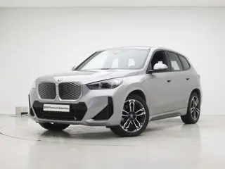 BMW iX1 eDrive20 67 kWh M-Sport | Panorama | Voorbereiding Driving Assistant Plus