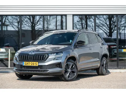 Škoda Karoq 1.5 TSI ACT Sportline Business | Trekhaak | Canton | 360 cam | Travel Assist | Winterpak