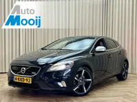 Volvo V40 1.6 T4 R-Design *Panoramadak* 180PK / BLIS / Adapt. Cruise / Afn. Trekhaak / Stoelverwarmi
