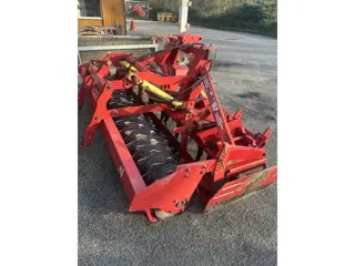 Lely rotoreg met packer rol en hydaulische hef