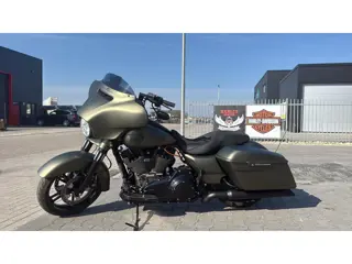 Harley Davidson 103 FLHXS Street Glide Special Streetglide Mat Groen Blackout